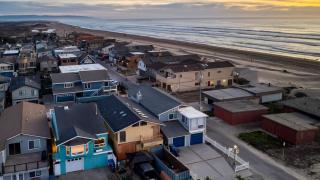 Steps to Beach w PatioDeck Foosball Happy Bottom Beach House by AvantStay - 4