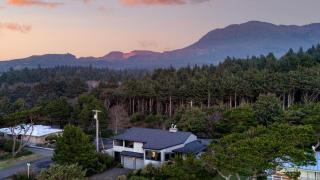 Half Block to Beach w Oceanview Patio Balcony The Shore Pine by AvantStay - Arch Cape - 6