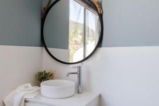 Lakefront Luxury Pool BBQ Mountain Views - 1