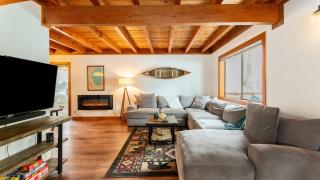 Minutes to Skiing Lake Hot Tub Fire Pit Deck Indigo Owl by AvantStay - 8