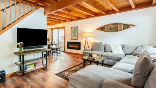 Minutes to Skiing Lake Hot Tub Fire Pit Deck Indigo Owl by AvantStay - 4