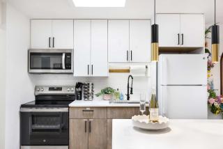 Secret Garden Bloom - 665sf 1BR Queen Anne Condo - 7