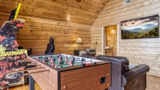 Lookout Lodge by AvantStay Sleeps 18 Hot Tub Game Room Movie Theater View - 5
