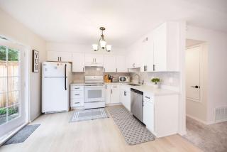 4B TH in Kirkland Woodinville Prime Location - 8