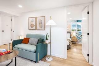 Remodeled 1BR Private Basement 9 Min to Beach - 3