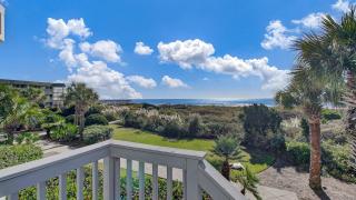 Beachfront 3BDR Condo w Pool Deck Ocean Views Ocean Blvd 102 by AvantStay - Isle of Palms - 6