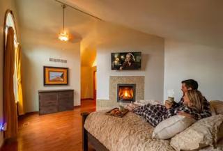 Country Stay 6 Min to Town with Deck & Jetted Tub - 9