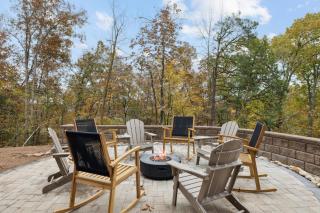 Sunshine Ridge Stays - Luxury cabin with Rooftop, Indoor Pool, Game Room & Hot Tub - 7