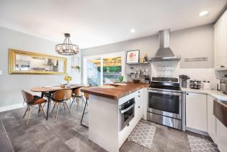 Sunny Seattle Home Mt Rainier UW Steps Away - 7