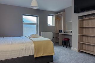 Mccloskeys GuestHouse - 9