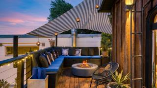 Chic LA Hideaway w Soaking Tub Firepit Lounge Tranquil Backyard - 8