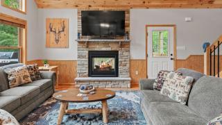 Bluejay Getaway by AvantStay Walk to Lake 7BDR Hot Tub Pool Table - 2