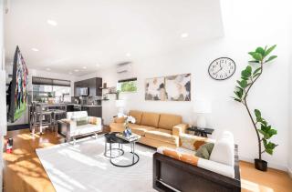 Designer Fremont Retreat w Mount Views & Office - 7