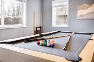 Stylish 3BR Home EV Outlet Near Light Rail - 6