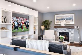 Stylish 3BR Home EV Outlet Near Light Rail - 3