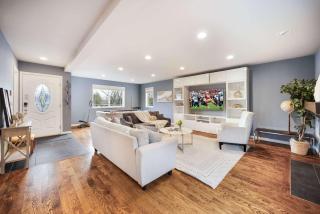 Stylish 3BR Home EV Outlet Near Light Rail - 2