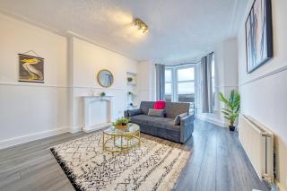 3BR Flat Near Maryhill Park and West End with Parking - 0