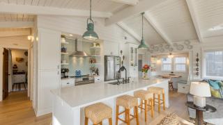 Coastal Home Steps to the Beach Shops Eats Saltgrass Cottage by AvantStay - 9