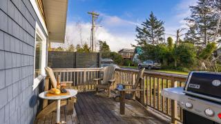 Coastal Home Steps to the Beach Shops Eats Saltgrass Cottage by AvantStay - 7