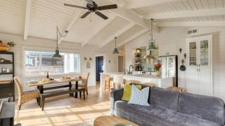 Coastal Home Steps to the Beach Shops Eats Saltgrass Cottage by AvantStay - 1