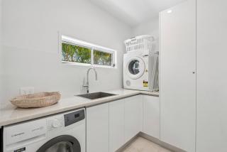 The Cheeky Palm - Beachy, enjoy a cheeky cocktail! - 2