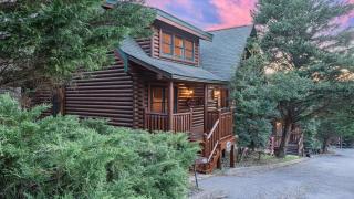 Bear Creek Way by AvantStay Hot Tub Game Room Air Hockey Near Dollywood Smoky Trails - 0