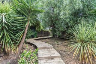 Quiet & Cozy 4 Bedroom Home - 9