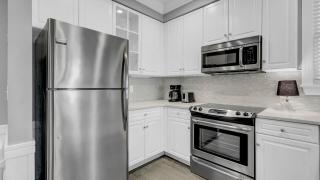 125 Grand Pavillion by AvantStay Steps from Sand - Isle of Palms - 2