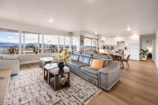 Luxury Bellevue 2B Basement w Stunning View - 9