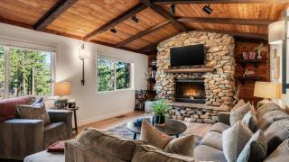 Geraldine Drive by AvantStay Hot Tub Views Walk to Trails Game Room - 0