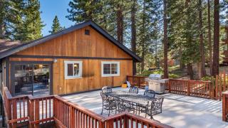 Geraldine Drive by AvantStay Hot Tub Views Walk to Trails Game Room - 6