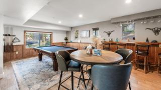 Geraldine Drive by AvantStay Hot Tub Views Walk to Trails Game Room - 5