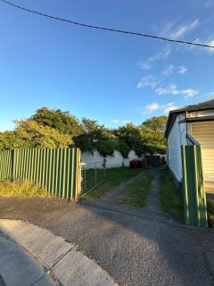 Entire Cozy Home near Stadium, Backyard & Parking - 5