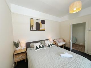 Entire Cozy Home near Stadium, Backyard & Parking - Launceston - 7