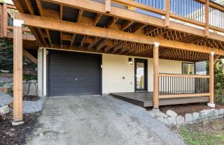 Modern 3BR Retreat w City Views 2 Living Spaces - 4