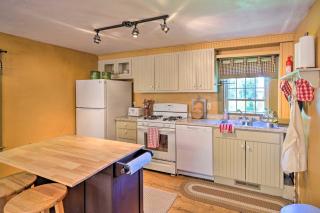 Charlemont Retreat w Fire Pit and EV Charger - 6