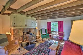 Charlemont Retreat w Fire Pit and EV Charger - 4