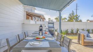 7BDR w Private Pool Hot Tub Fire Pit Walk to Beach Tidal Wave by AvantStay - 7