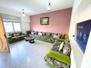 3Bed-Room City Centre Apartment - 3 min to Train Station - 4