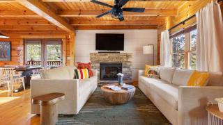 Riverbend by AvantStay Redesigned Hot Tub Firepit Billiards Pigeon Forge - 9