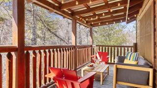 Riverbend by AvantStay Redesigned Hot Tub Firepit Billiards Pigeon Forge - 8