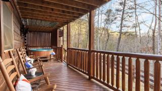 Riverbend by AvantStay Redesigned Hot Tub Firepit Billiards Pigeon Forge - 5