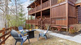 Riverbend by AvantStay Redesigned Hot Tub Firepit Billiards Pigeon Forge - 6