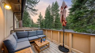 Ski Way by AvantStay Cozy Tahoe Home w Fireplace Balcony - 0