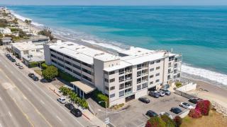 Oceanfront Gem w Balcony Pool Hot Tub Carbon Beach Access Bluewater Haven by AvantStay - 7