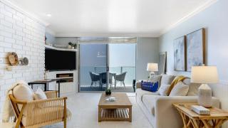 Oceanfront Gem w Balcony Pool Hot Tub Carbon Beach Access Bluewater Haven by AvantStay - 4