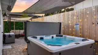 Coastal Retreat with Hot Tub Ocean Views Backyard Fun Newport Oasis by AvantStay - 9