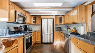 Year-Round Tahoe Escape with Hot Tub Outdoor Dining Timberline Haven by AvantStay - 6