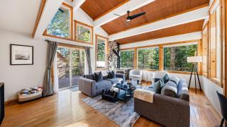 Year-Round Tahoe Escape with Hot Tub Outdoor Dining Timberline Haven by AvantStay - 8