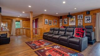 Big Bear Lodge by AvantStay Smoky Mountain Views Hot Tub Theater Game Room - 6